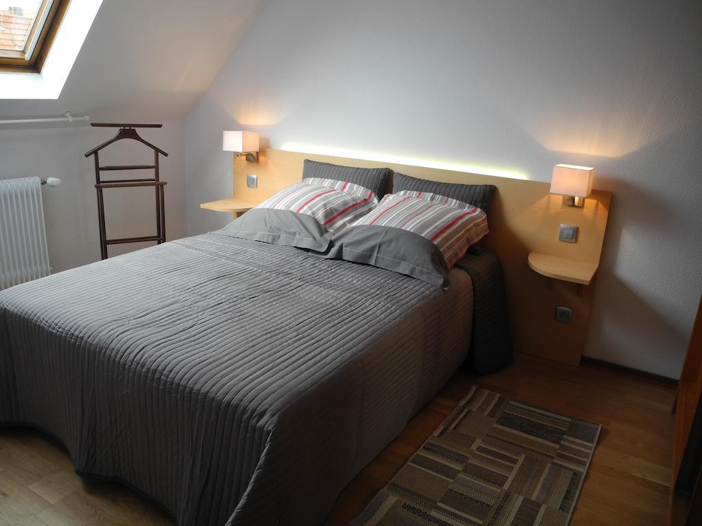 Au Pied Du Chateau Lichtenberg Zimmer foto