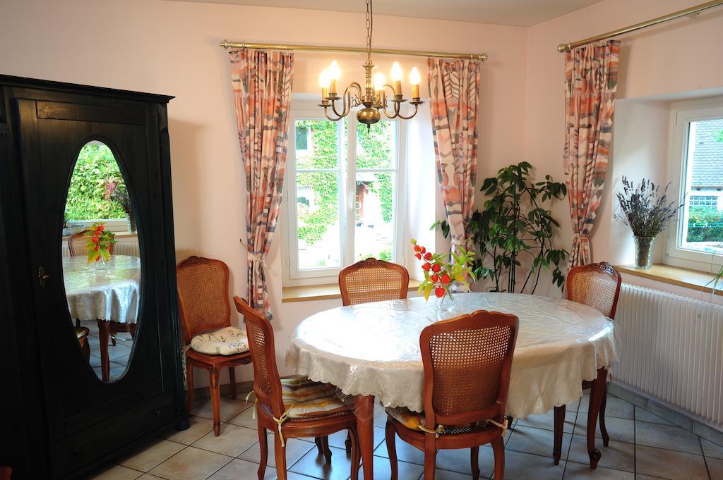 Au Pied Du Chateau Lichtenberg Zimmer foto