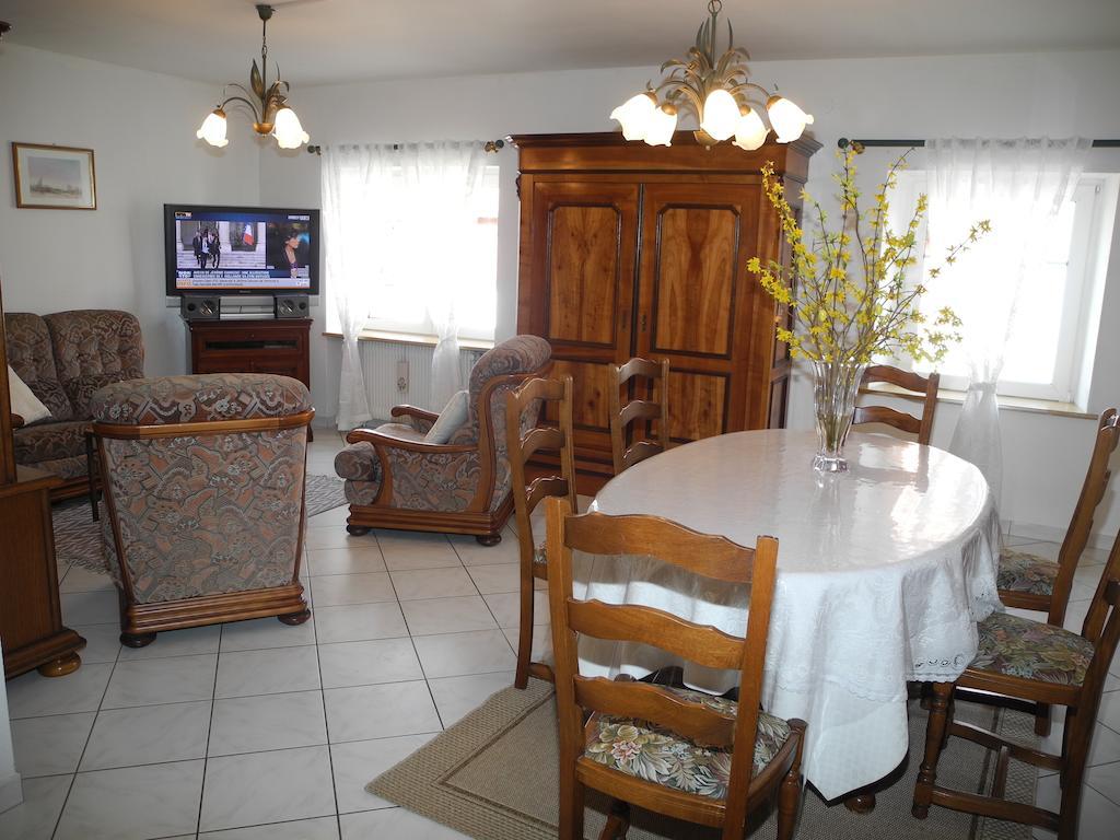 Au Pied Du Chateau Lichtenberg Zimmer foto